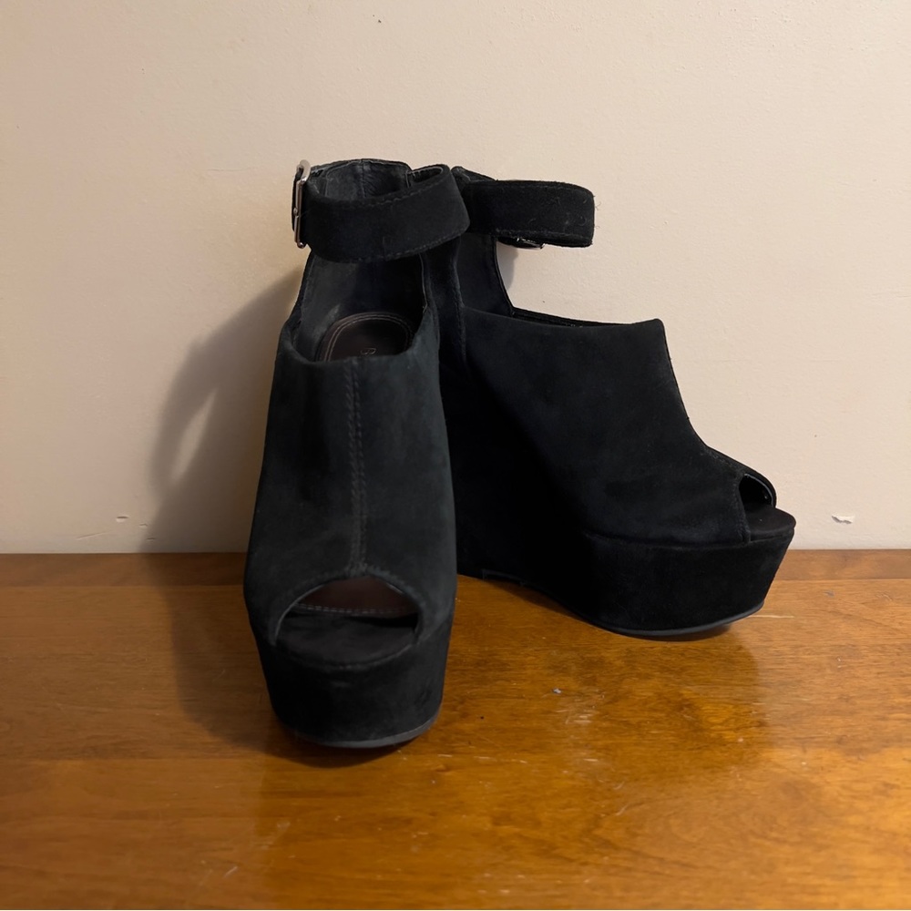 Bakers black wedges sandals